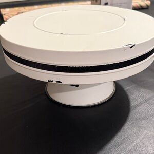 NWT Red shed metal stand White & Black